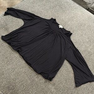 NYTT cold shoulder top size Medium